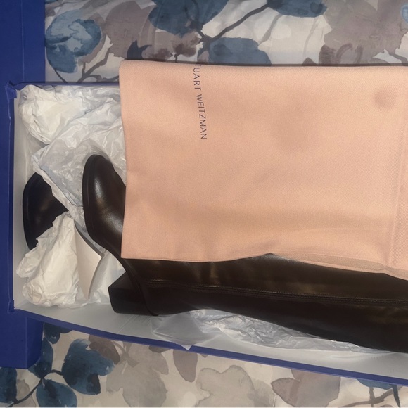 Stuart WeitzmanKnee High Esme 60MM Zip Leather